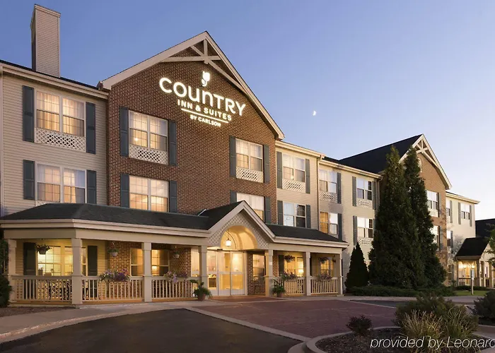 Hotel Country & By Radisson, Sycamore, Il